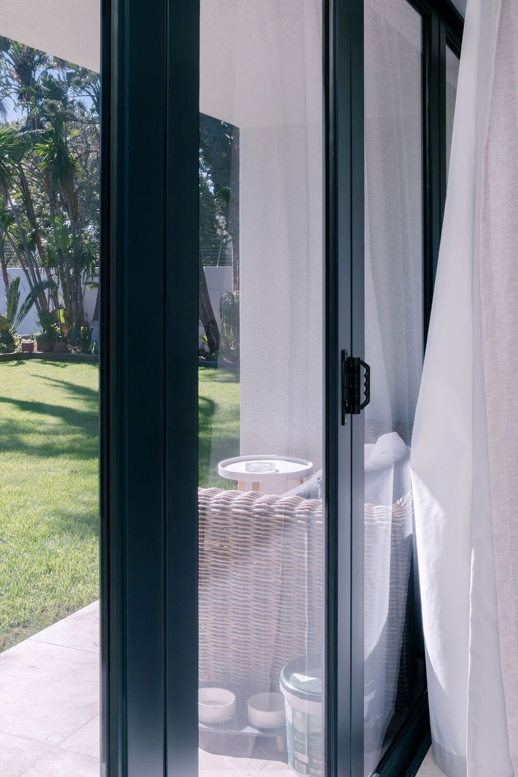 Bedroom frameless feature