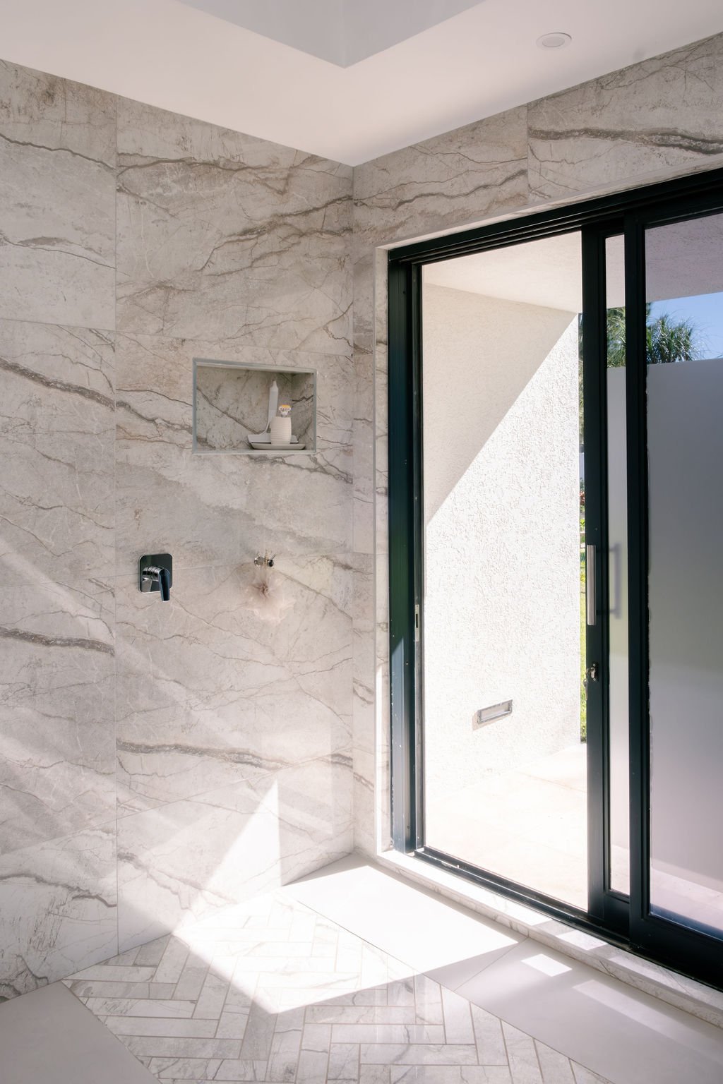 Bathroom screen detail