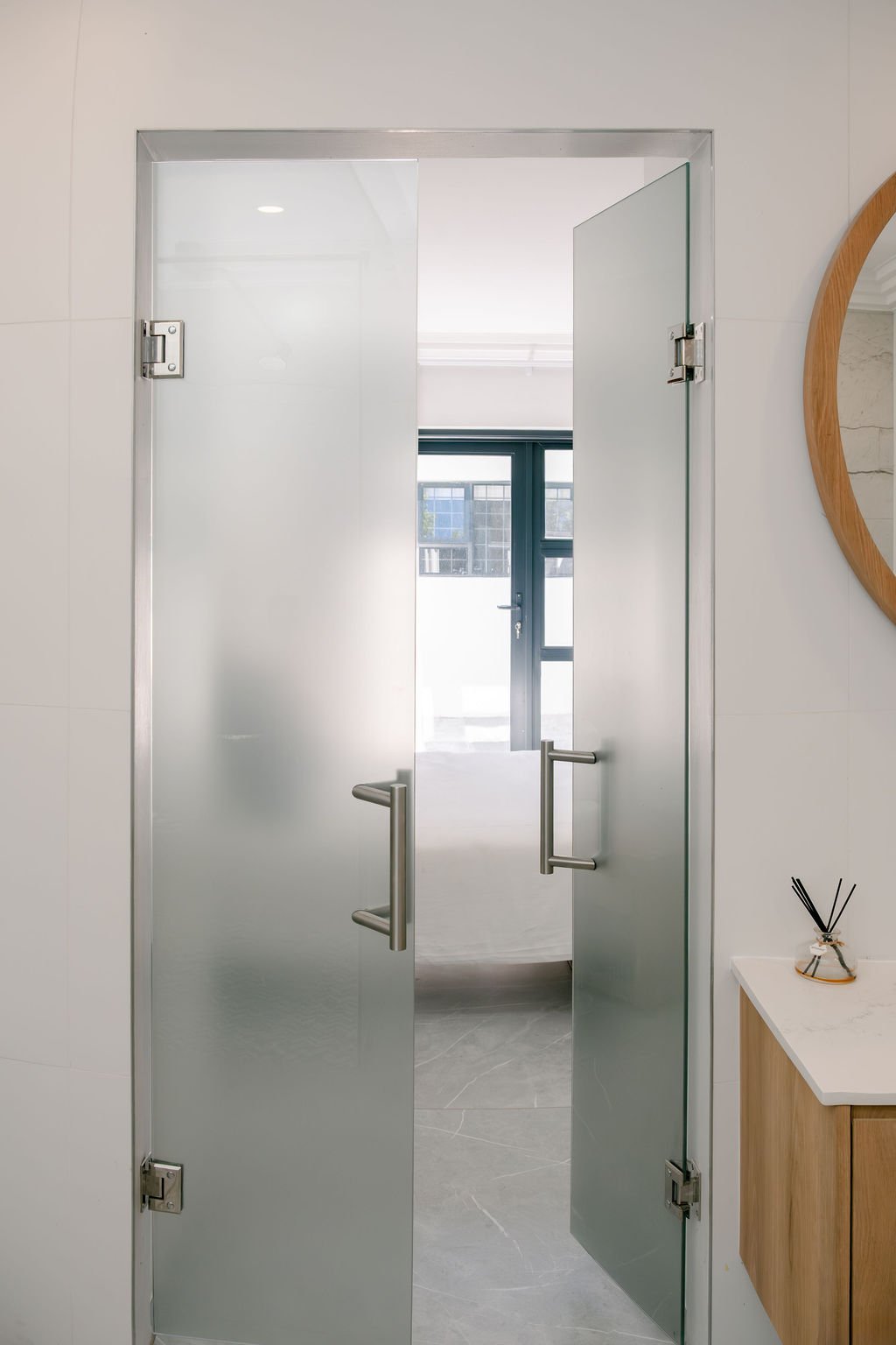 Frameless double glass doors