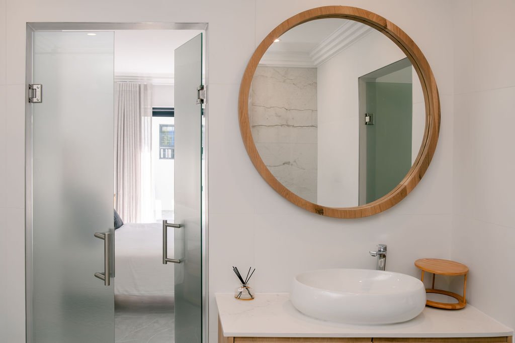 Frameless double glass doors