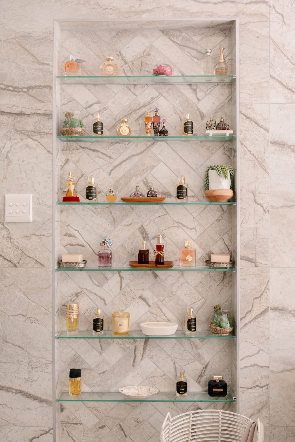 Frameless glass shelving